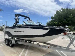 2026-mastercraft-xt24-146483-image2.webp
