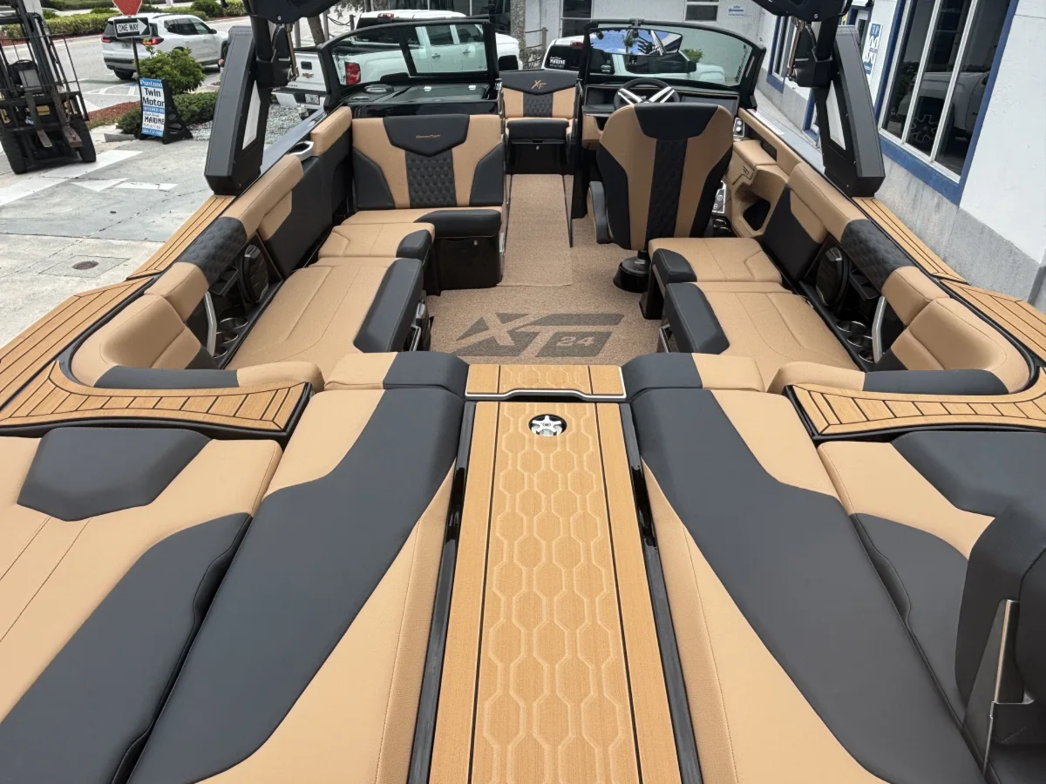 2026 Mastercraft XT24