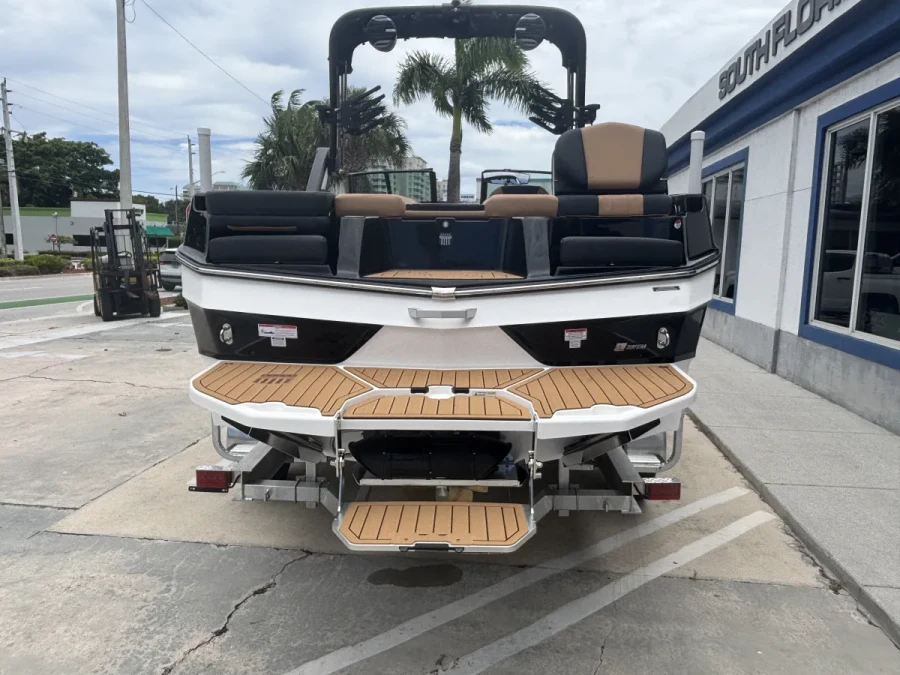 2026-mastercraft-xt24-146483-image7.webp