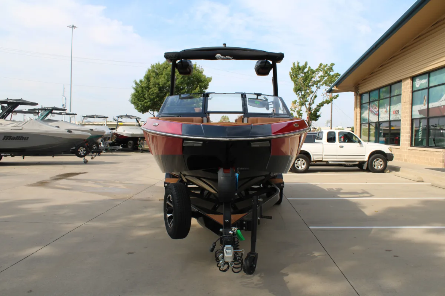 2027 Malibu 23 LSV