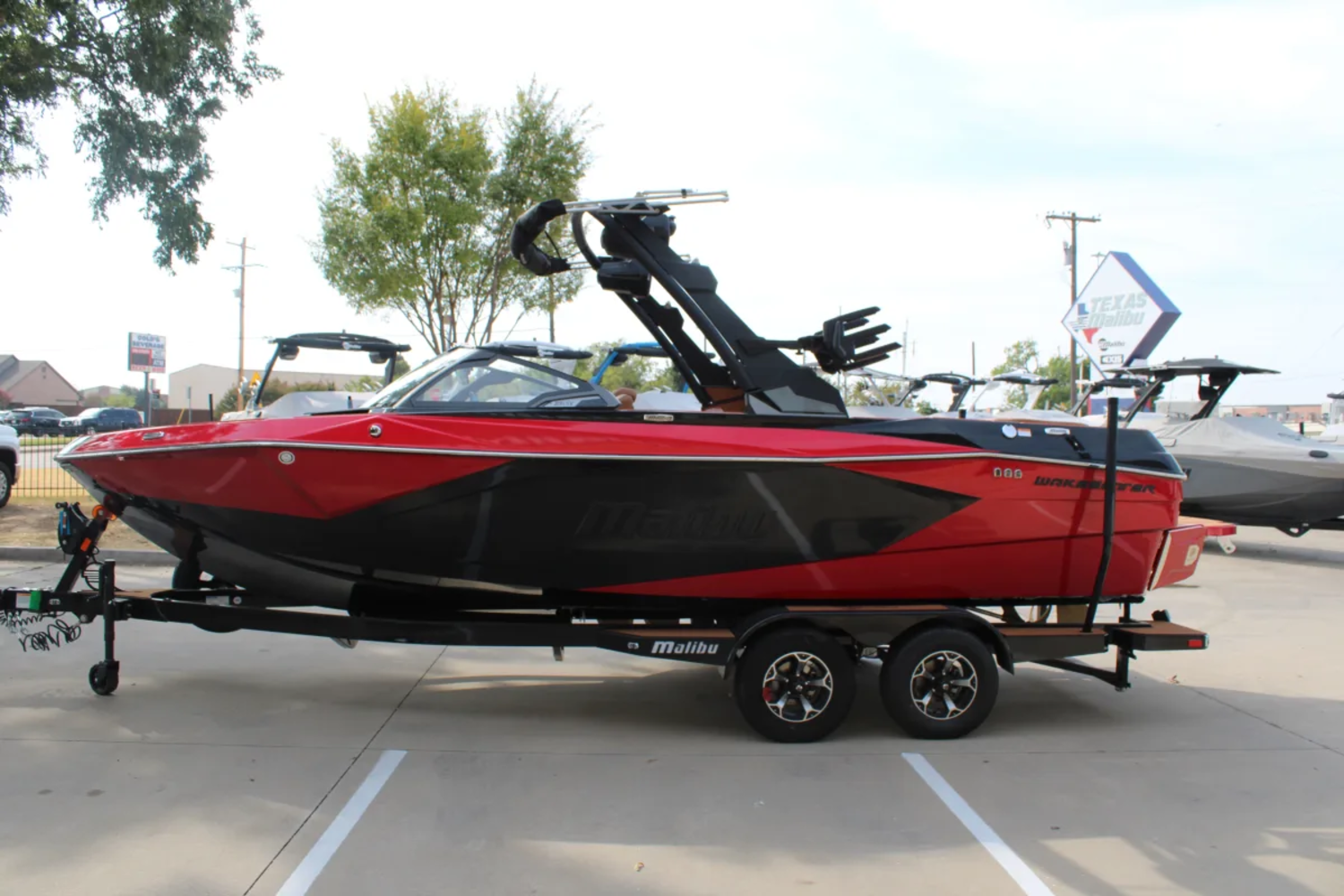 2027 Malibu 23 LSV