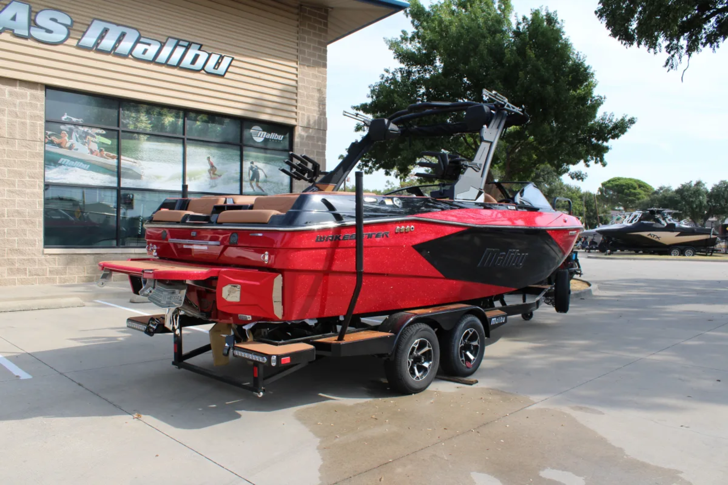 2027 Malibu 23 LSV