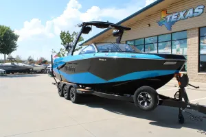 2027-malibu-wakesetter-25-lsv-146508-image1.webp