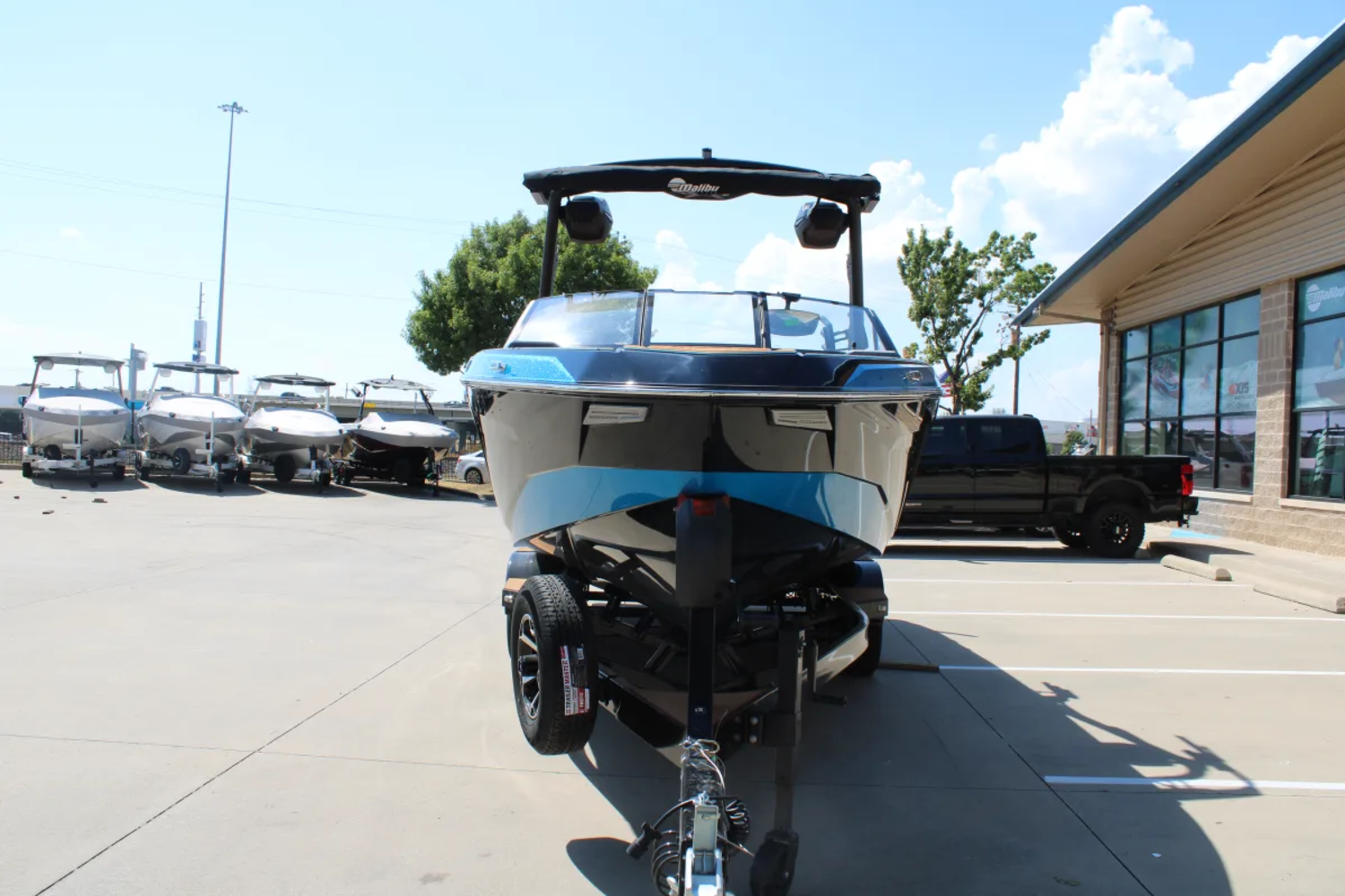 2027 Malibu 25 LSV