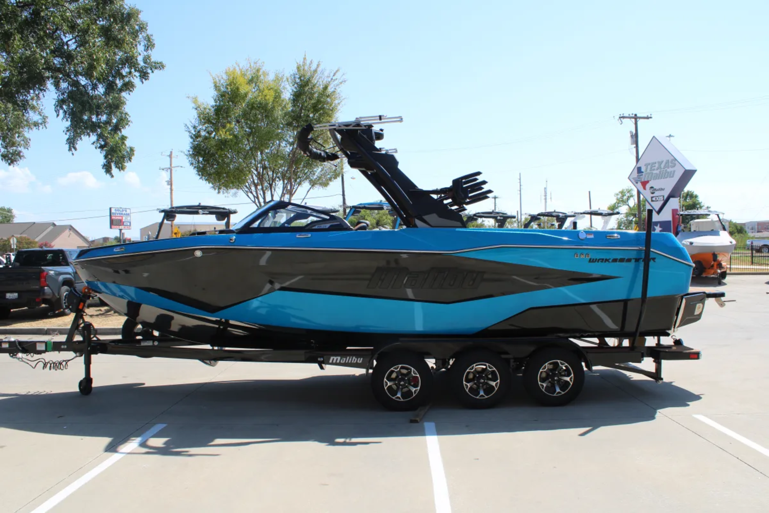 2027 Malibu 25 LSV