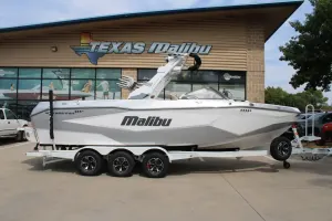 2027-malibu-wakesetter-25-lsv-146510-image0.webp