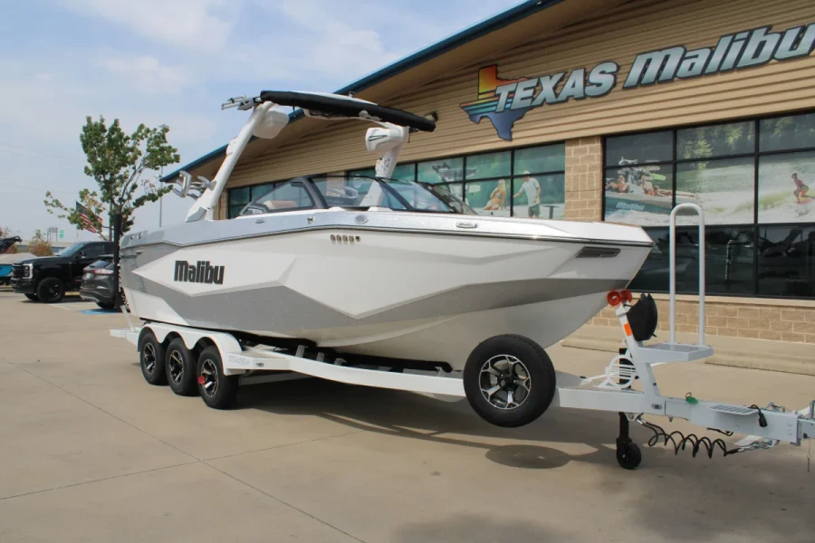 2027-malibu-wakesetter-25-lsv-146510-image1.webp