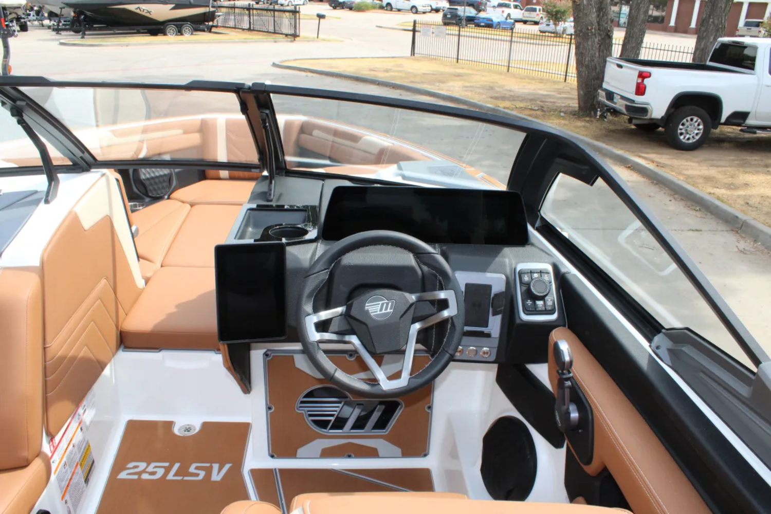 2027 Malibu 25 LSV