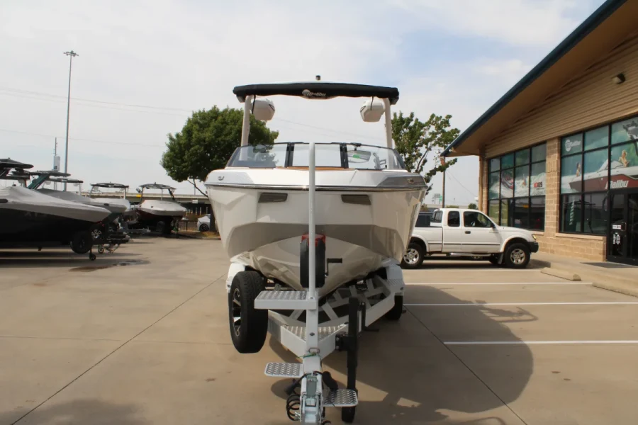 2027-malibu-wakesetter-25-lsv-146510-image2.webp