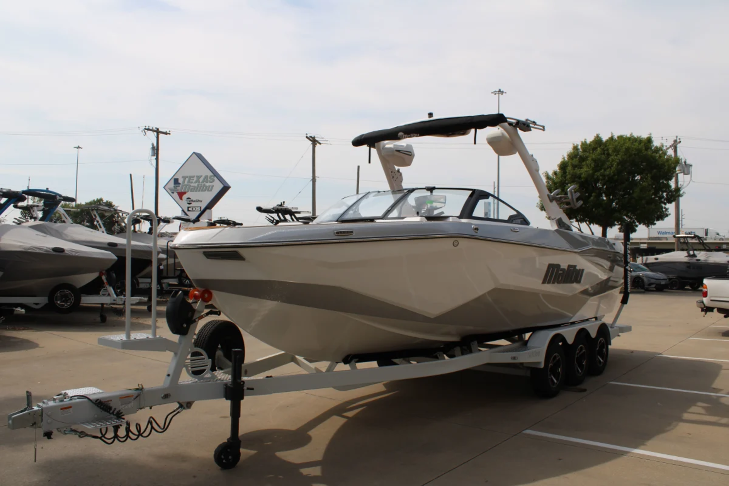 2027 Malibu 25 LSV