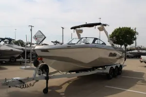 2027-malibu-wakesetter-25-lsv-146510-image3.webp