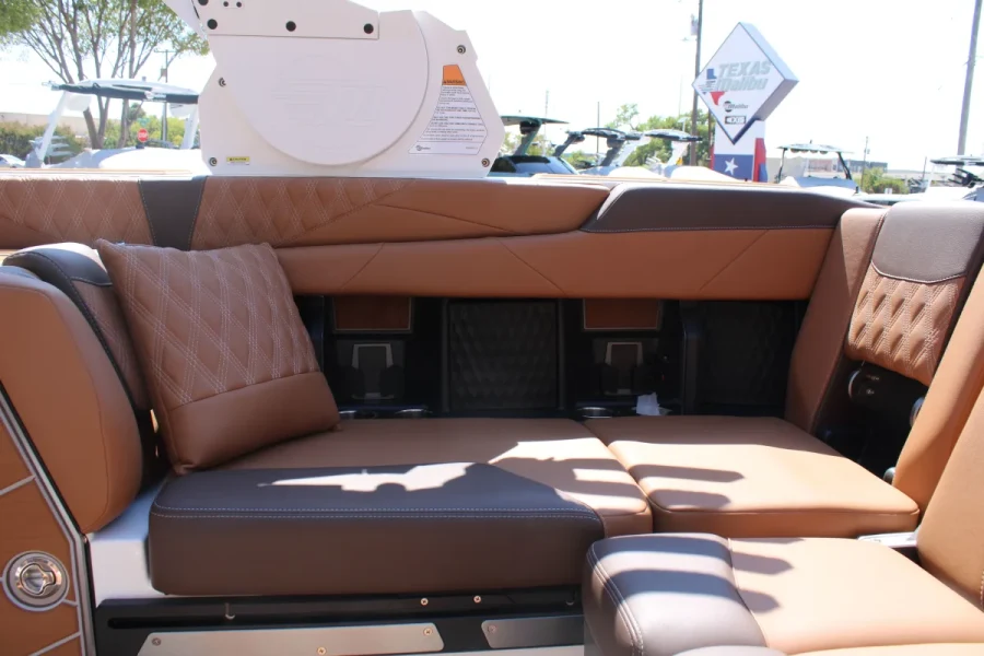 2027-malibu-m242-146511-image12.webp