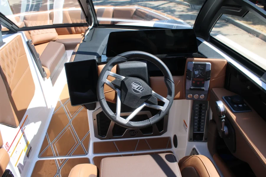 2027-malibu-m242-146511-image15.webp