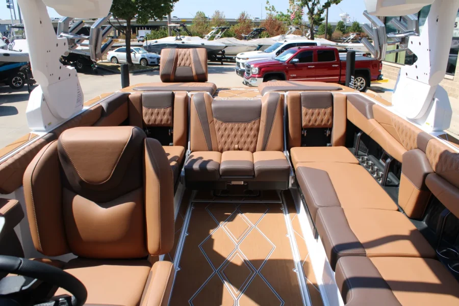 2027-malibu-m242-146511-image17.webp