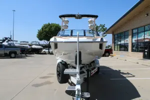 2027-malibu-m242-146511-image2.webp