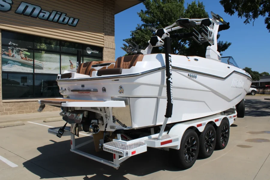 2027-malibu-m242-146511-image6.webp