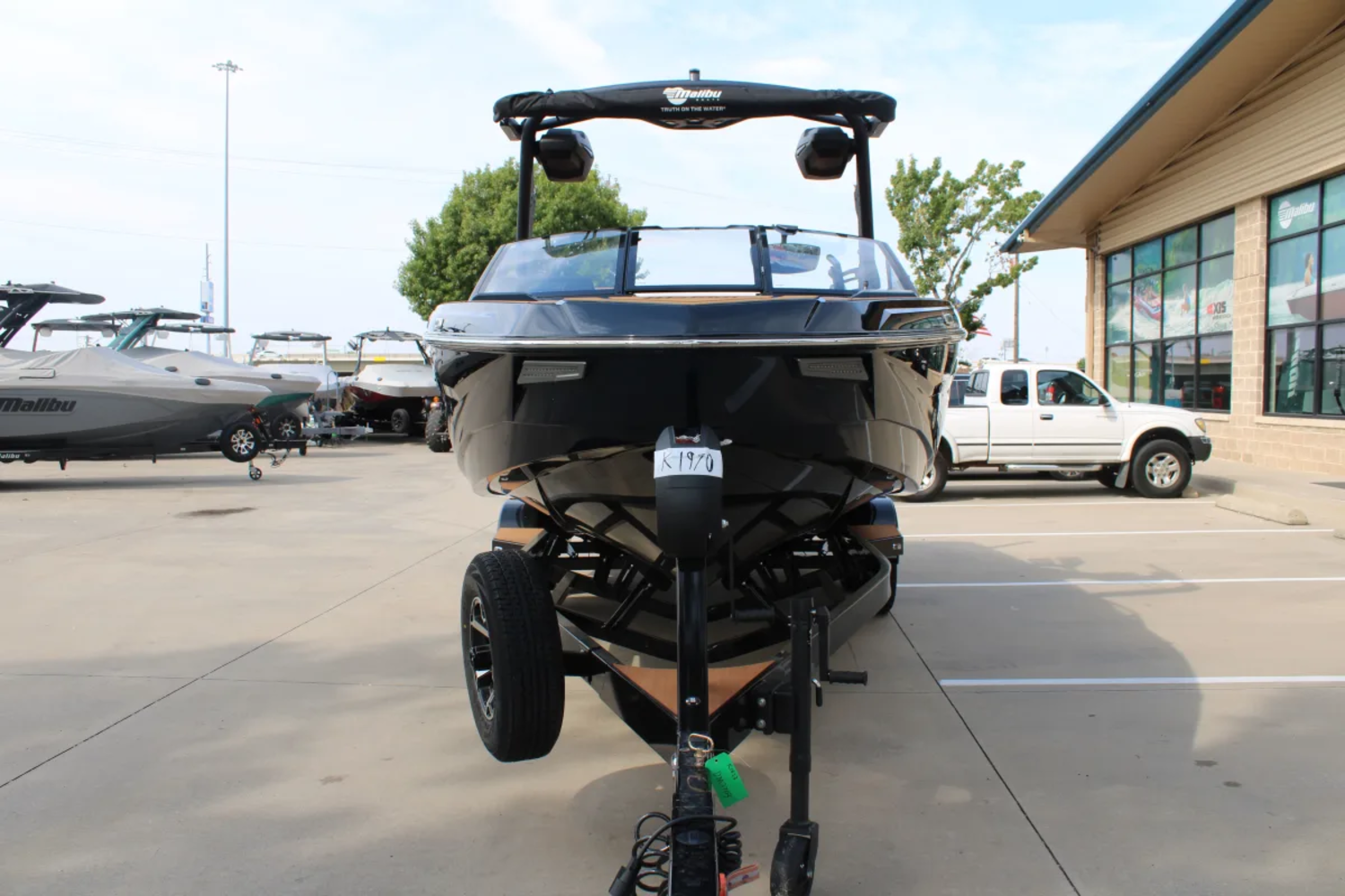 2027 Malibu 22 LSV