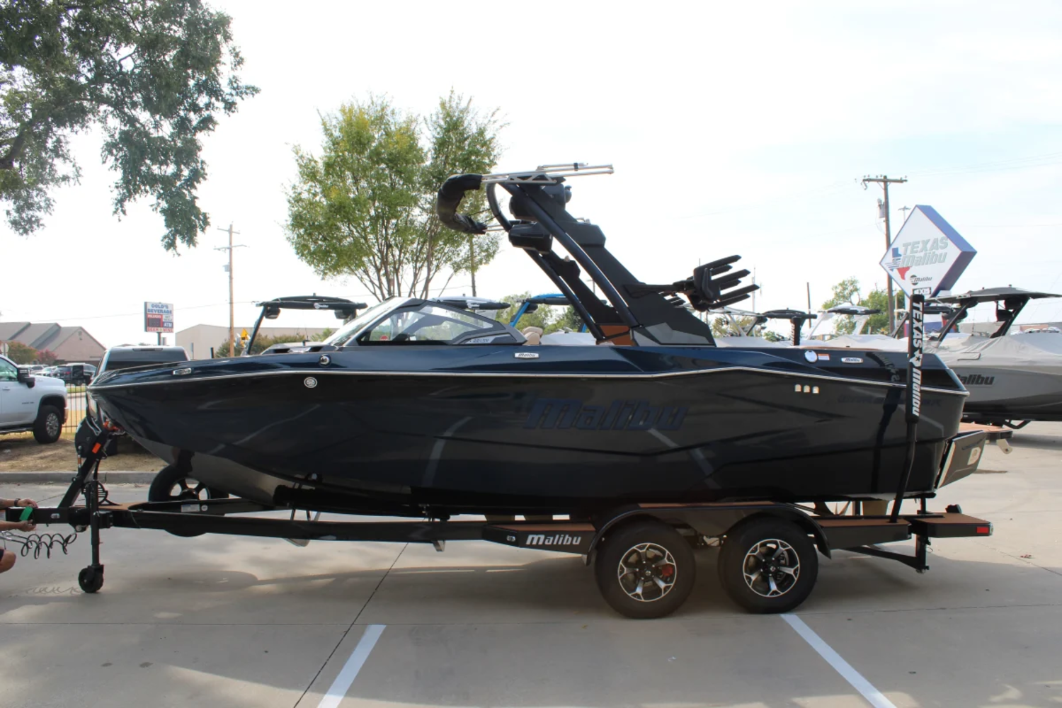 2027 Malibu 22 LSV