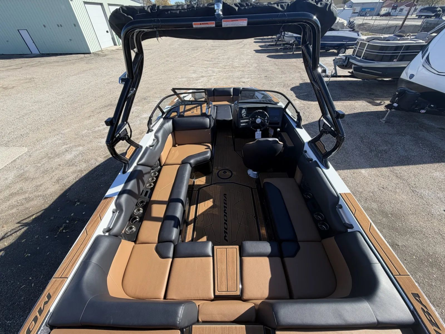 2027 MOOMBA MAX