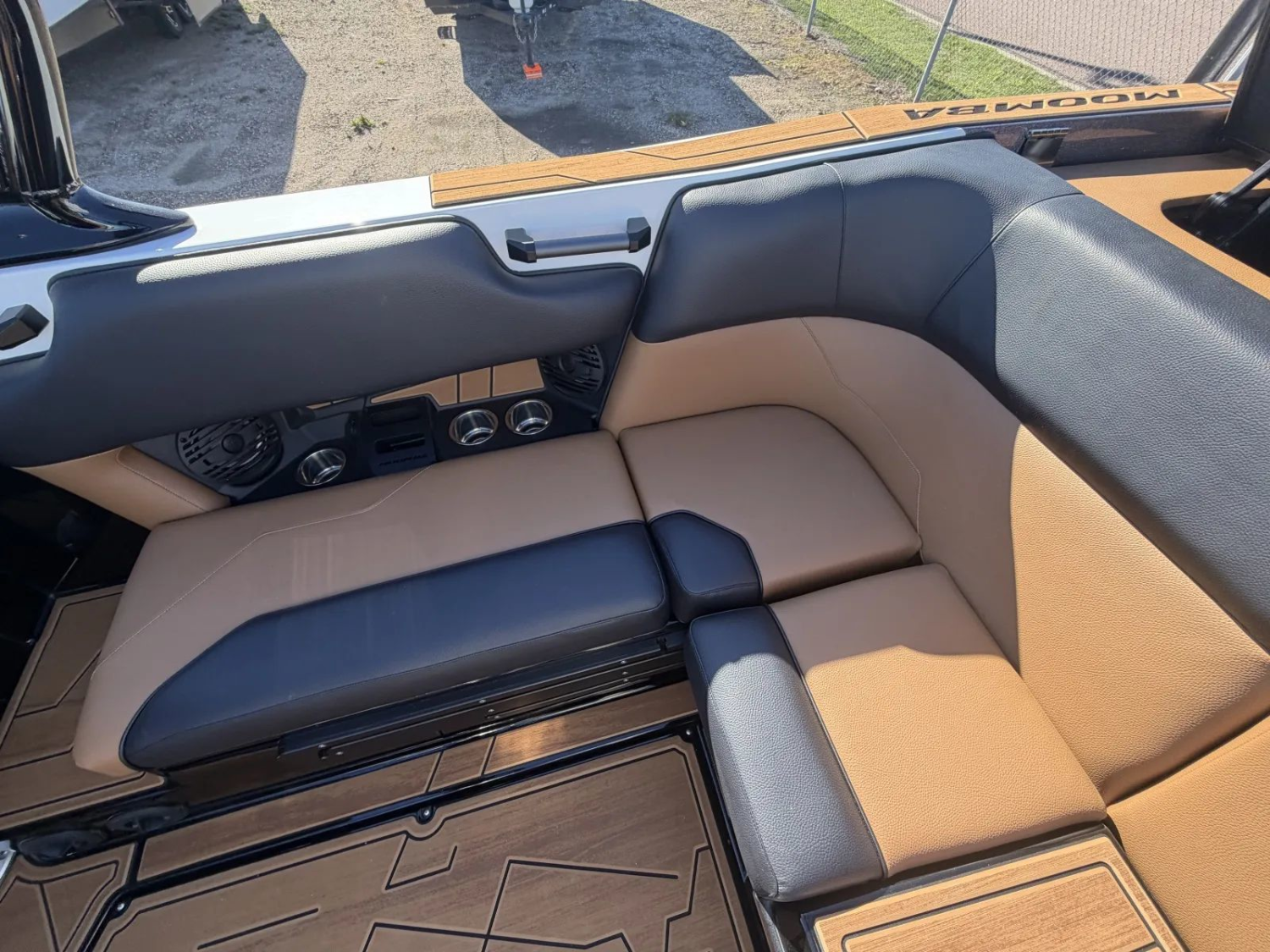 2027 MOOMBA MAX