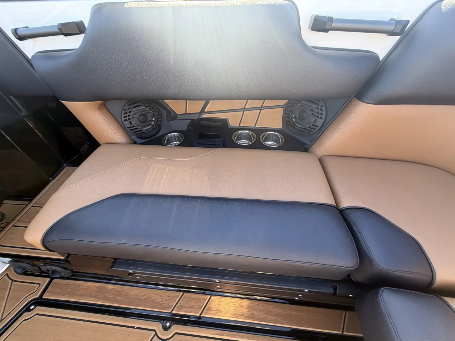 2027 MOOMBA MAX