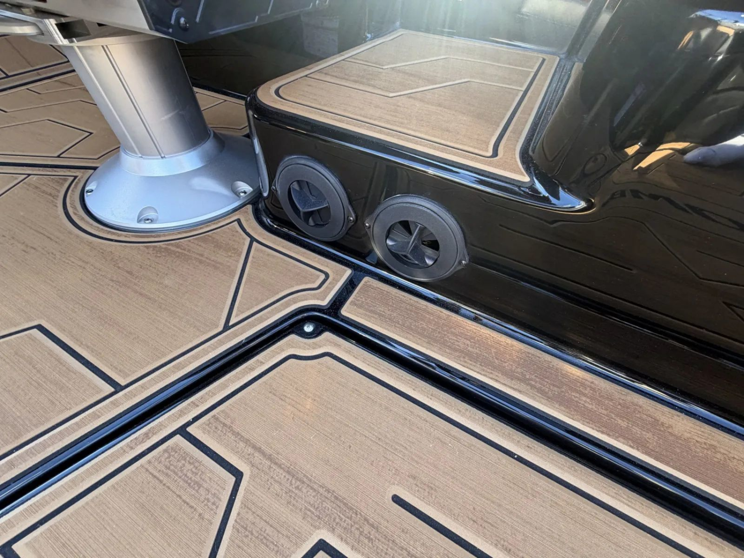 2027 MOOMBA MAX