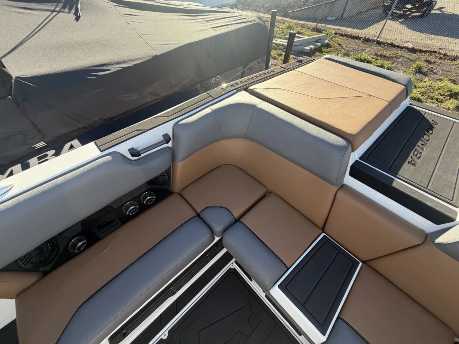 2027 MOOMBA MAX