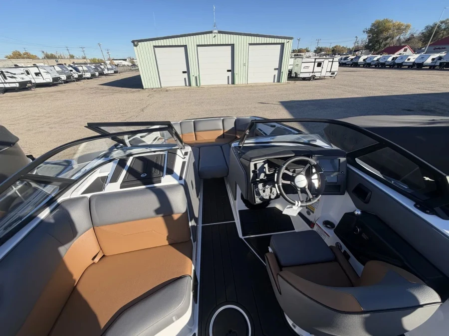 2027-moomba-max-142649-image17