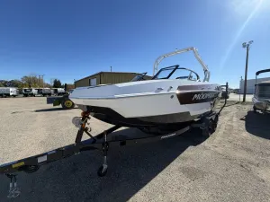 2027-moomba-max-142649-image7