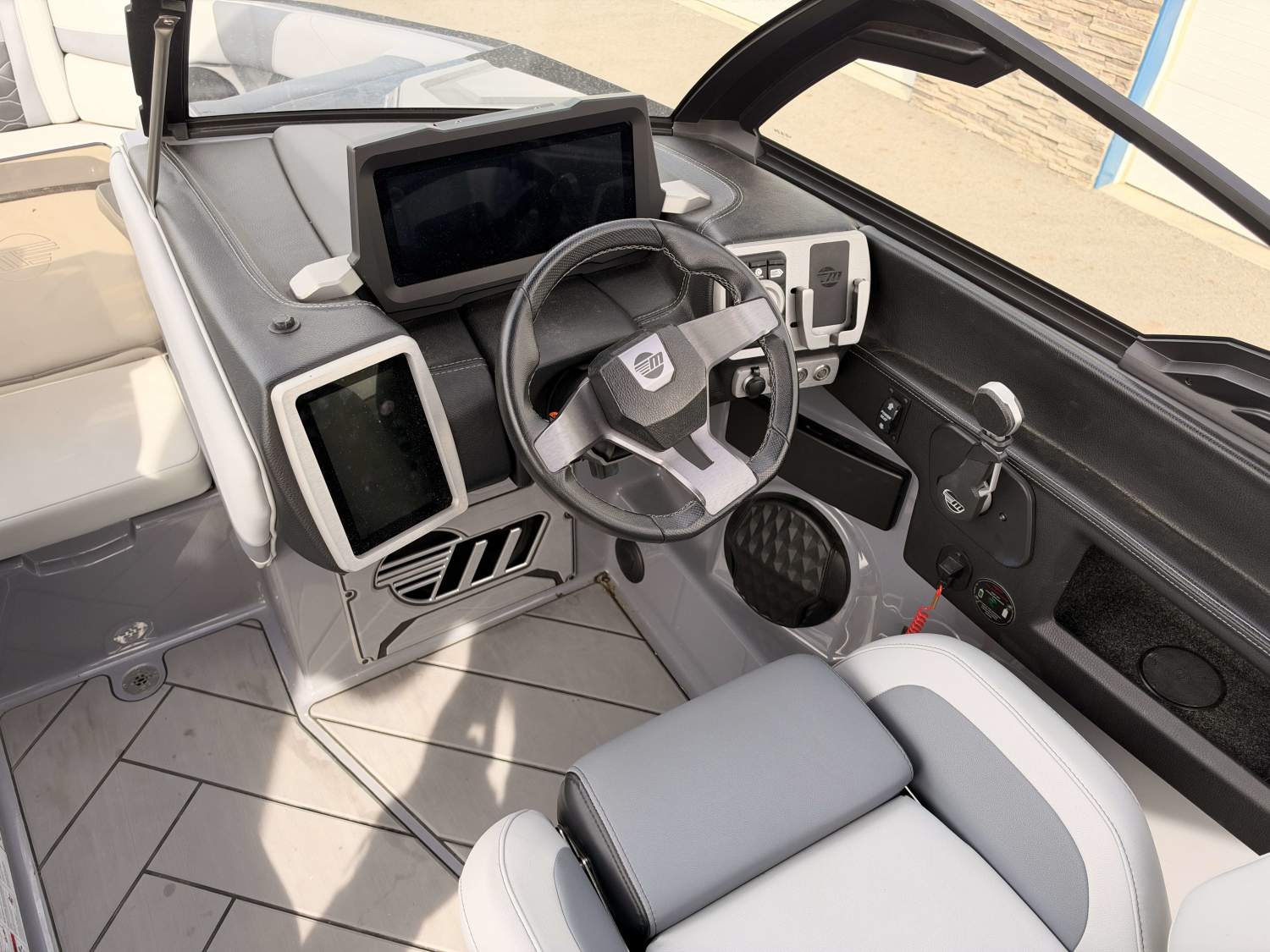 2024 Malibu 23 LSV