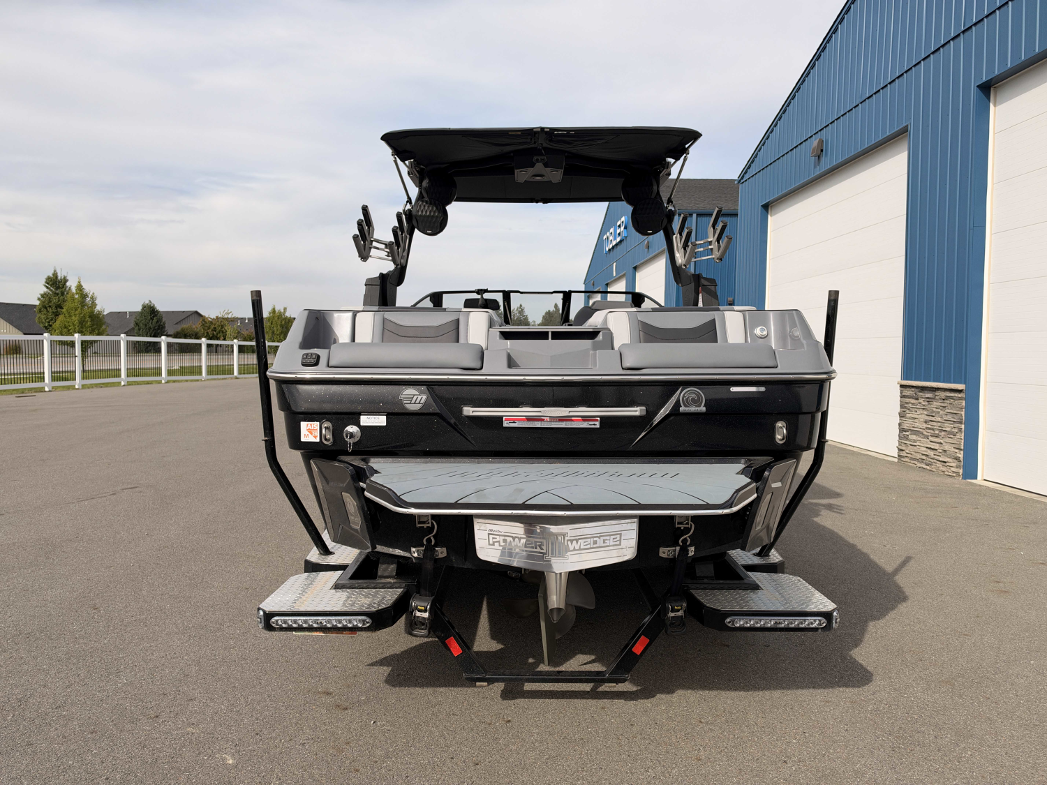 2024 Malibu 23 LSV