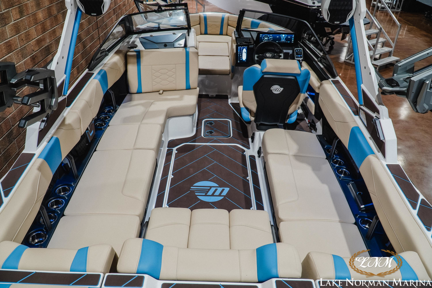 2027 Malibu 23 LSV