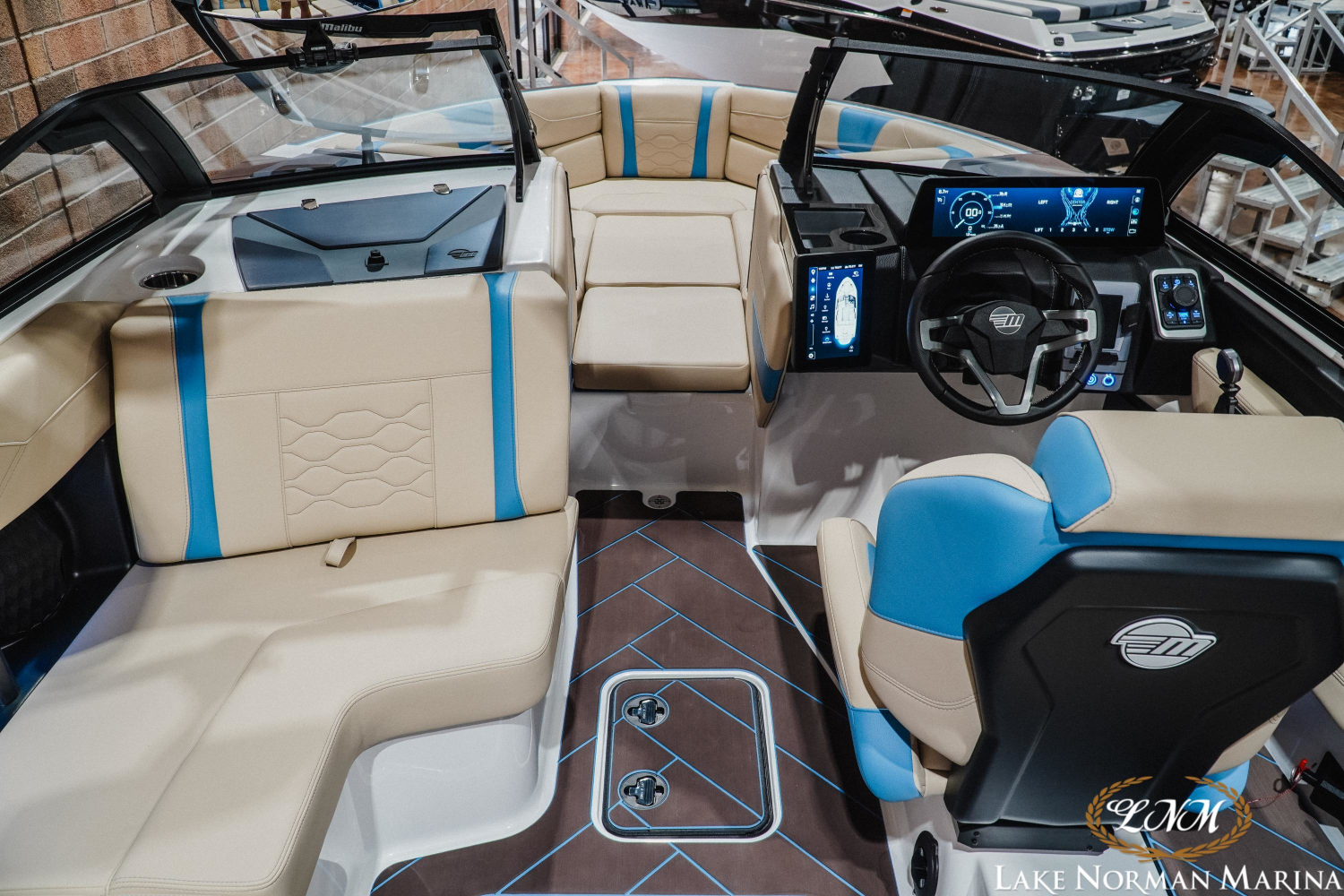 2027 Malibu 23 LSV