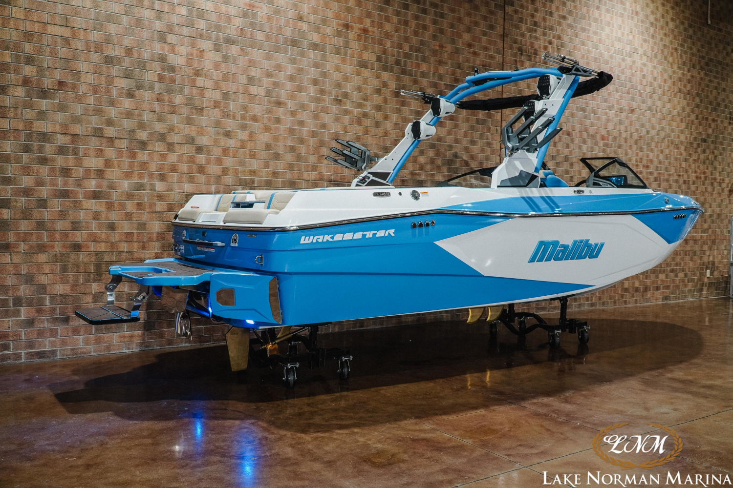 2027 Malibu 23 LSV