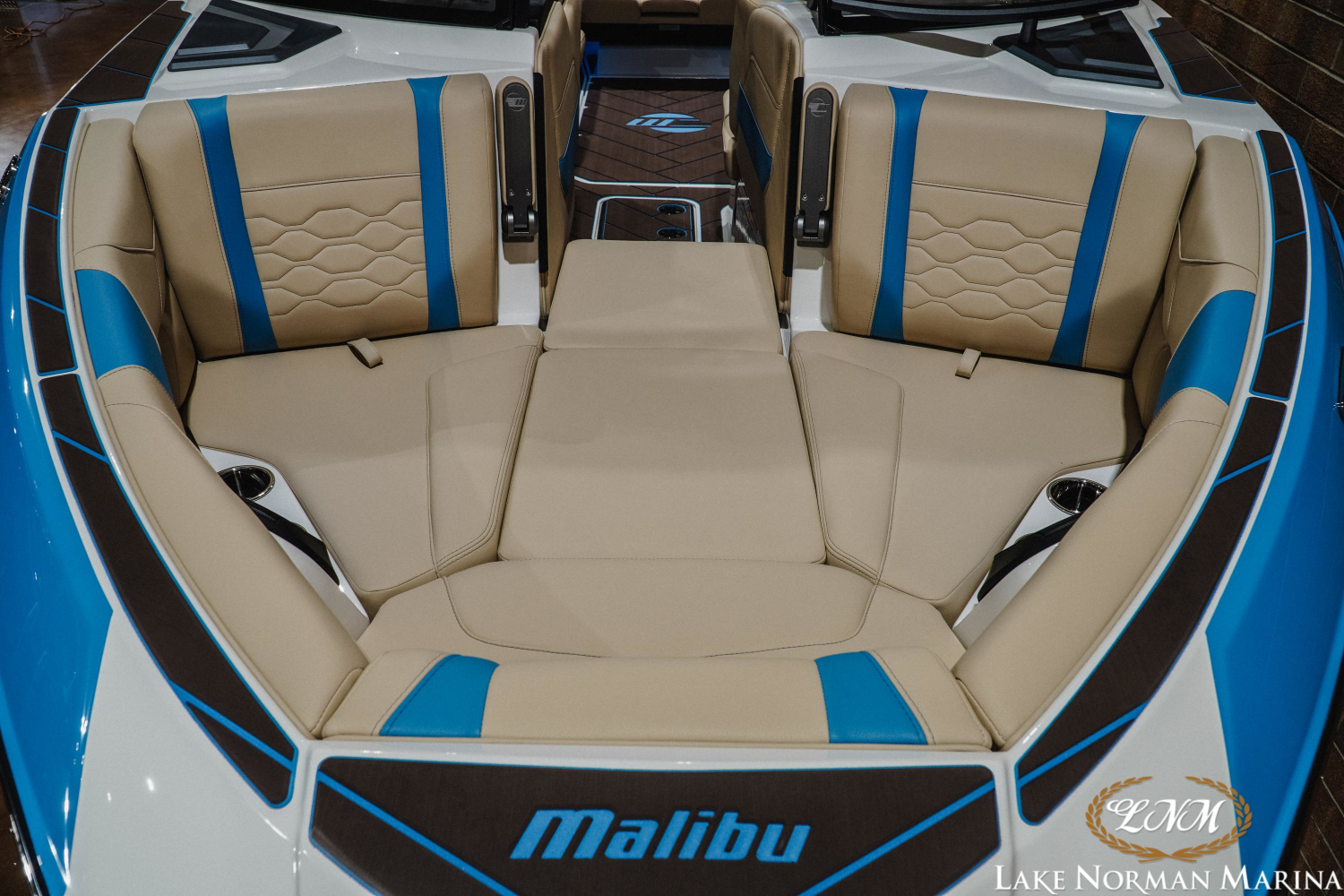 2027 Malibu 23 LSV