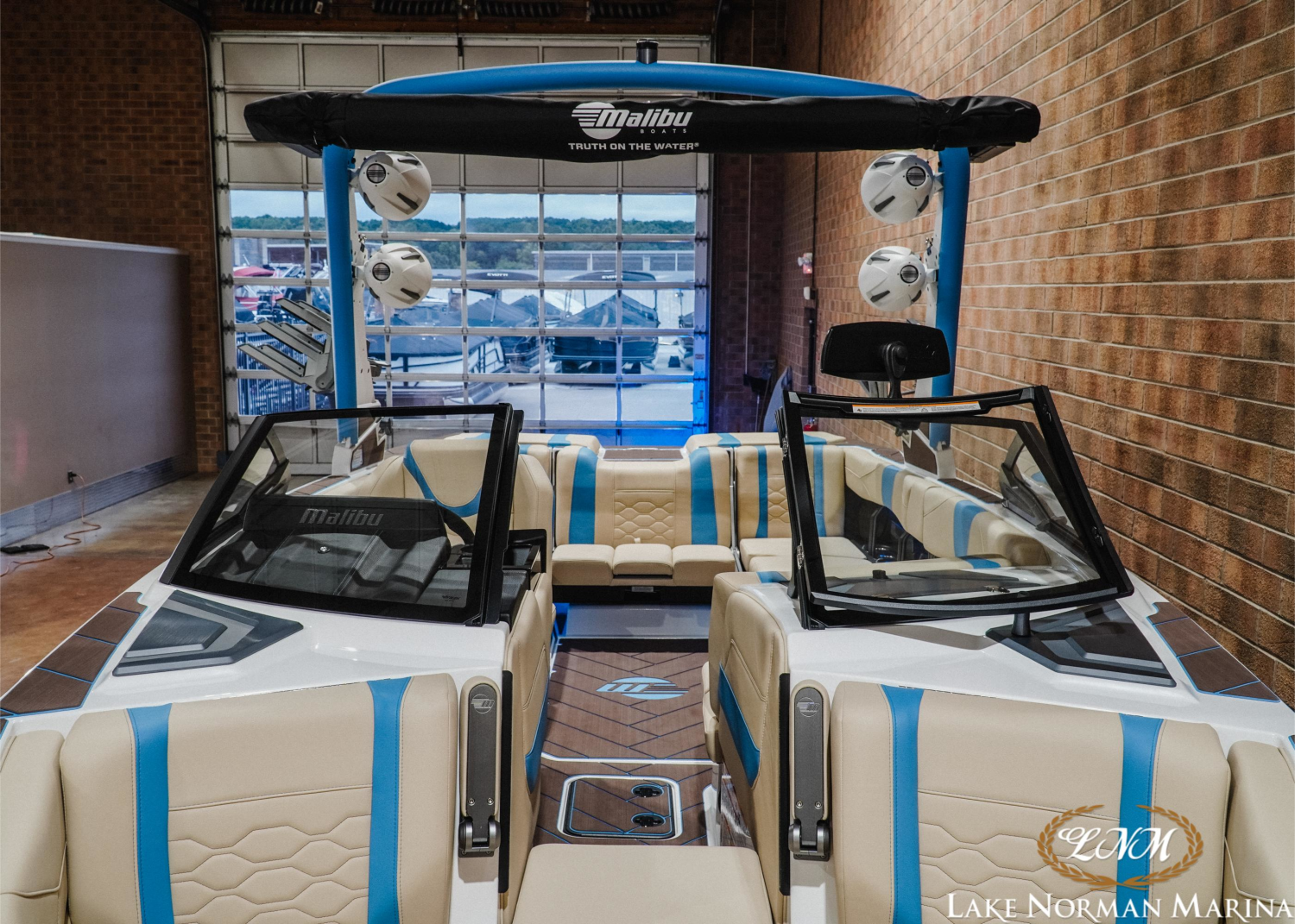 2027 Malibu 23 LSV