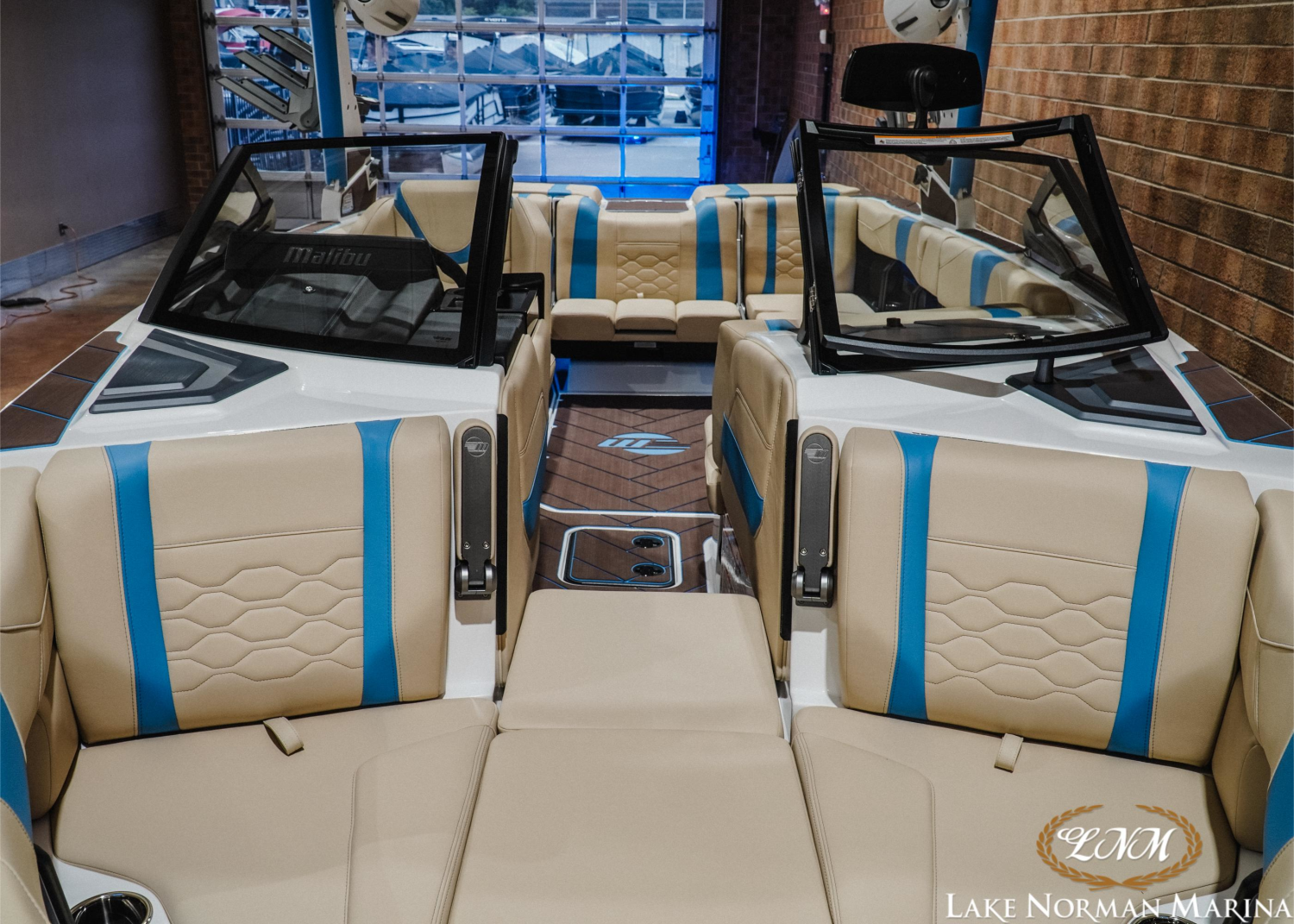 2027 Malibu 23 LSV