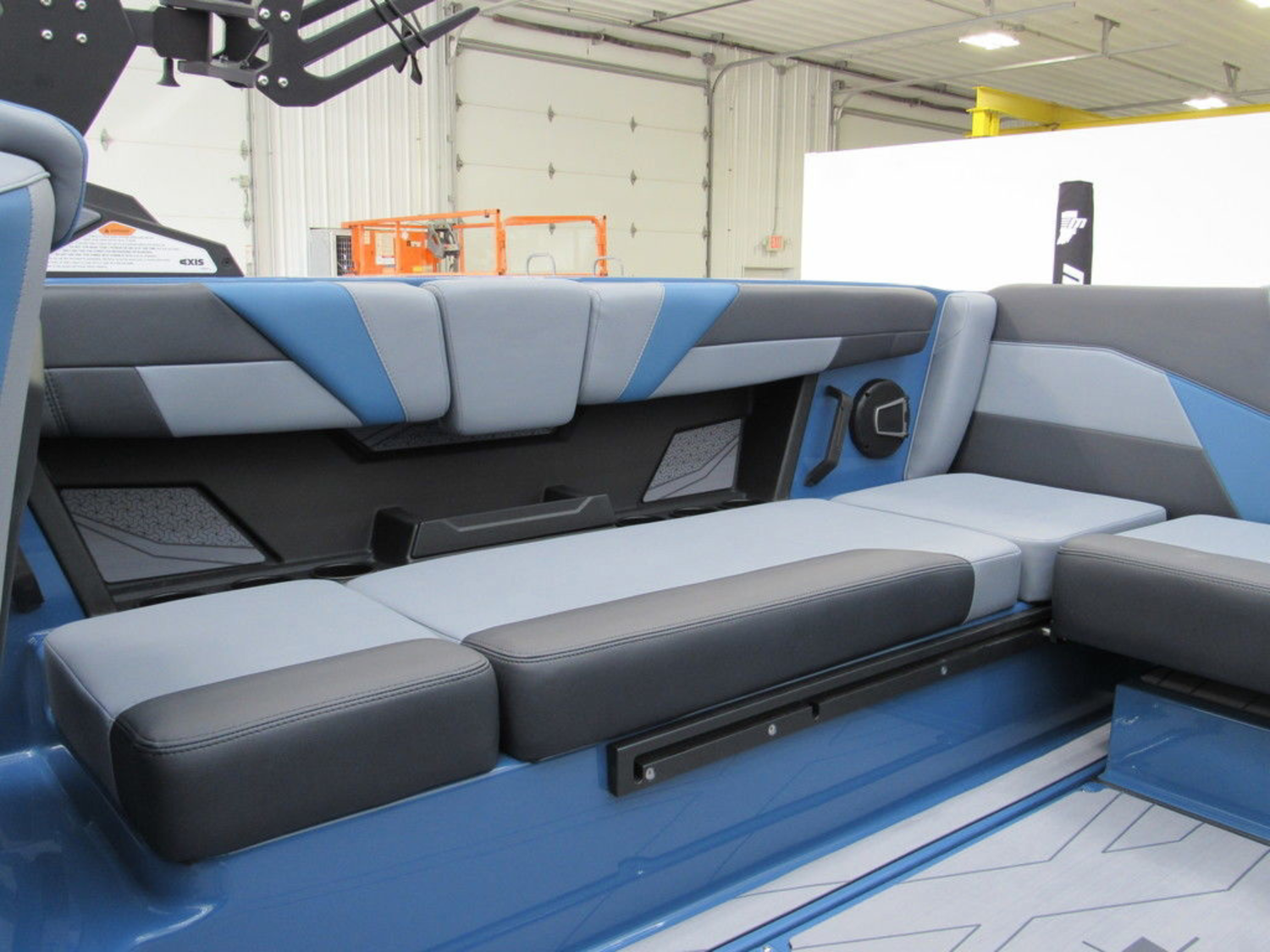 2027 Axis Wake Research T235