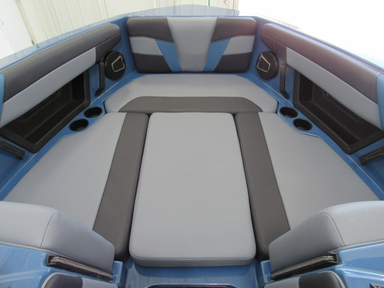 2027 Axis Wake Research T235