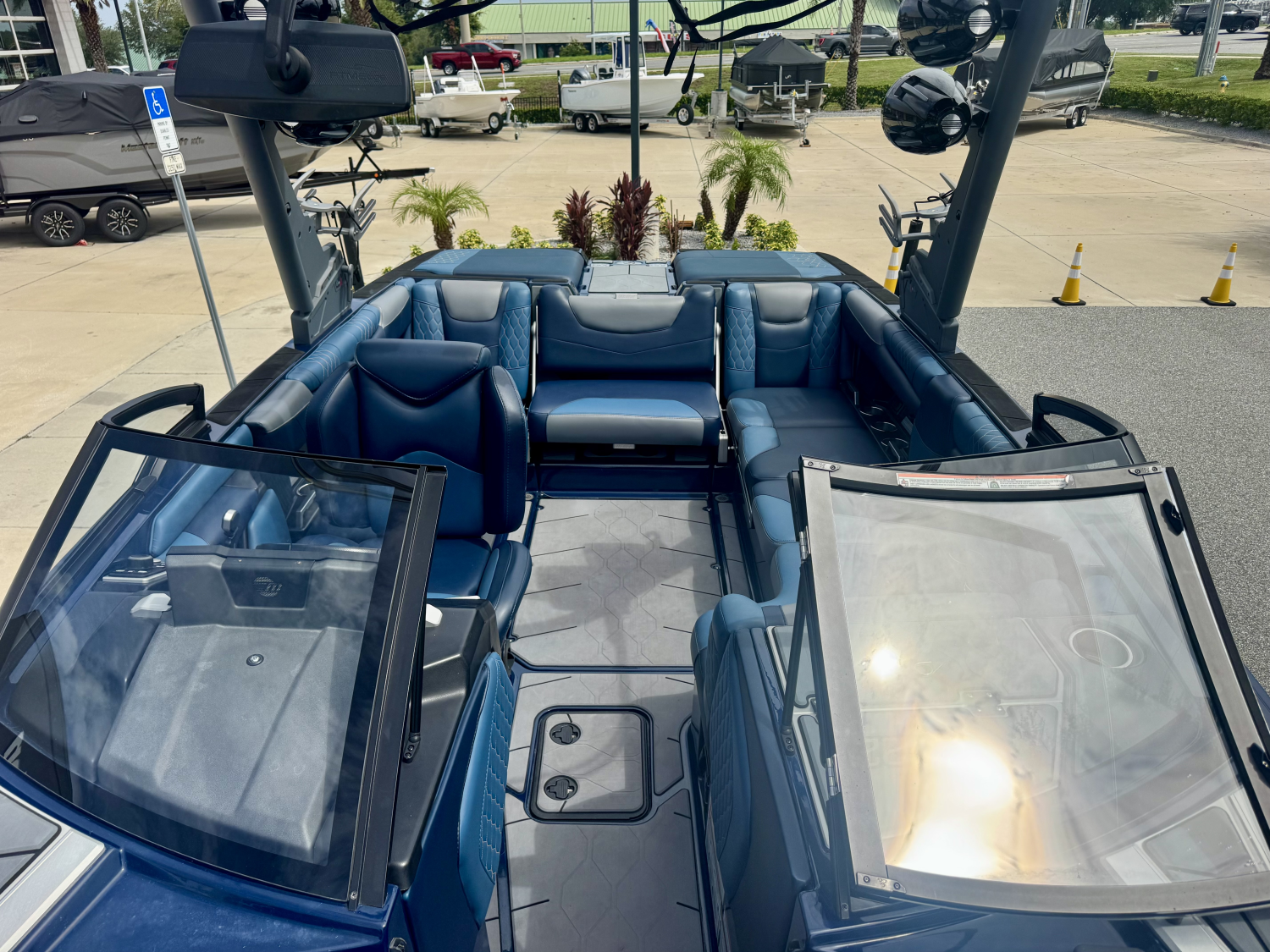 2021 Malibu M220