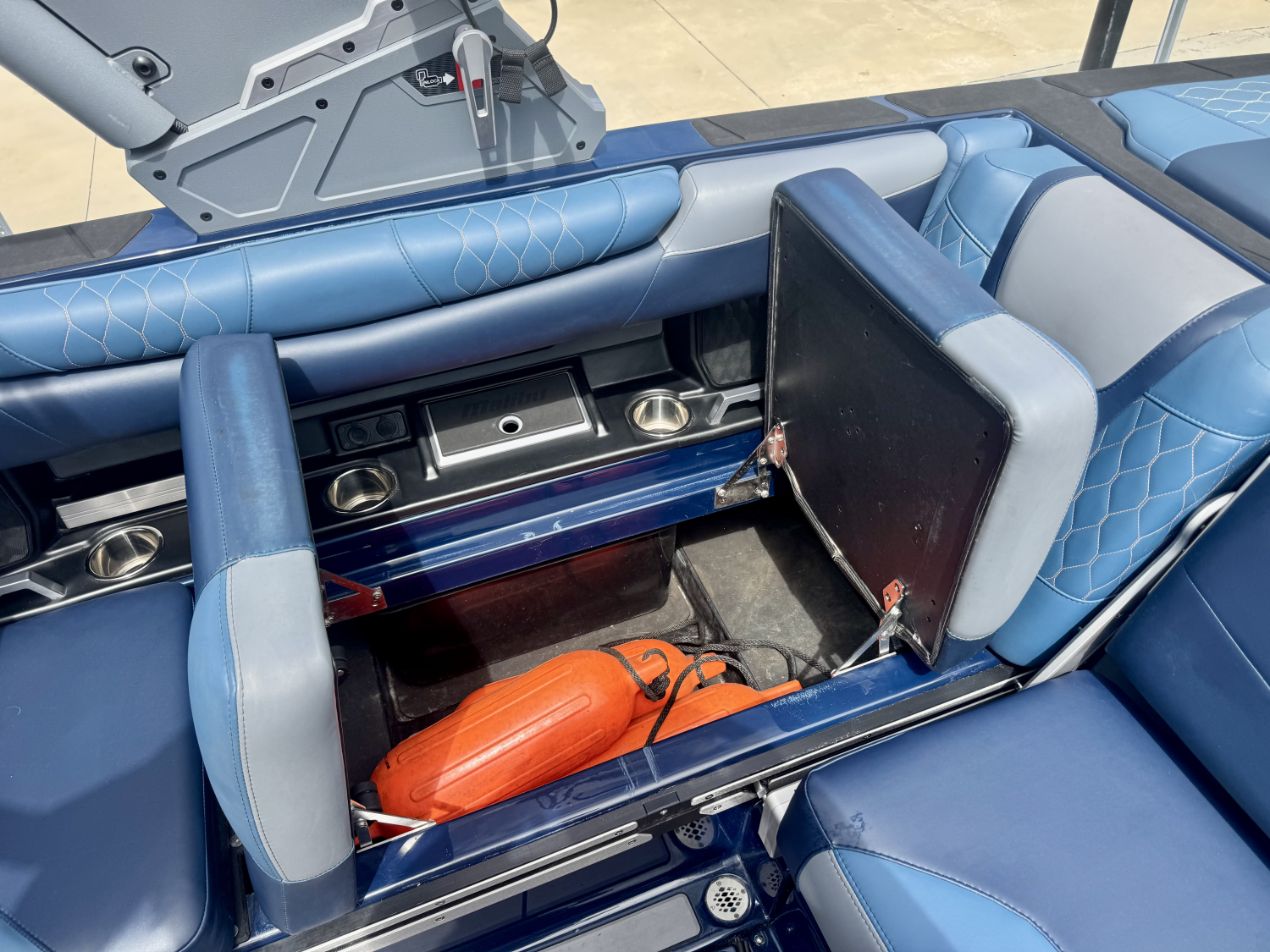 2021 Malibu M220