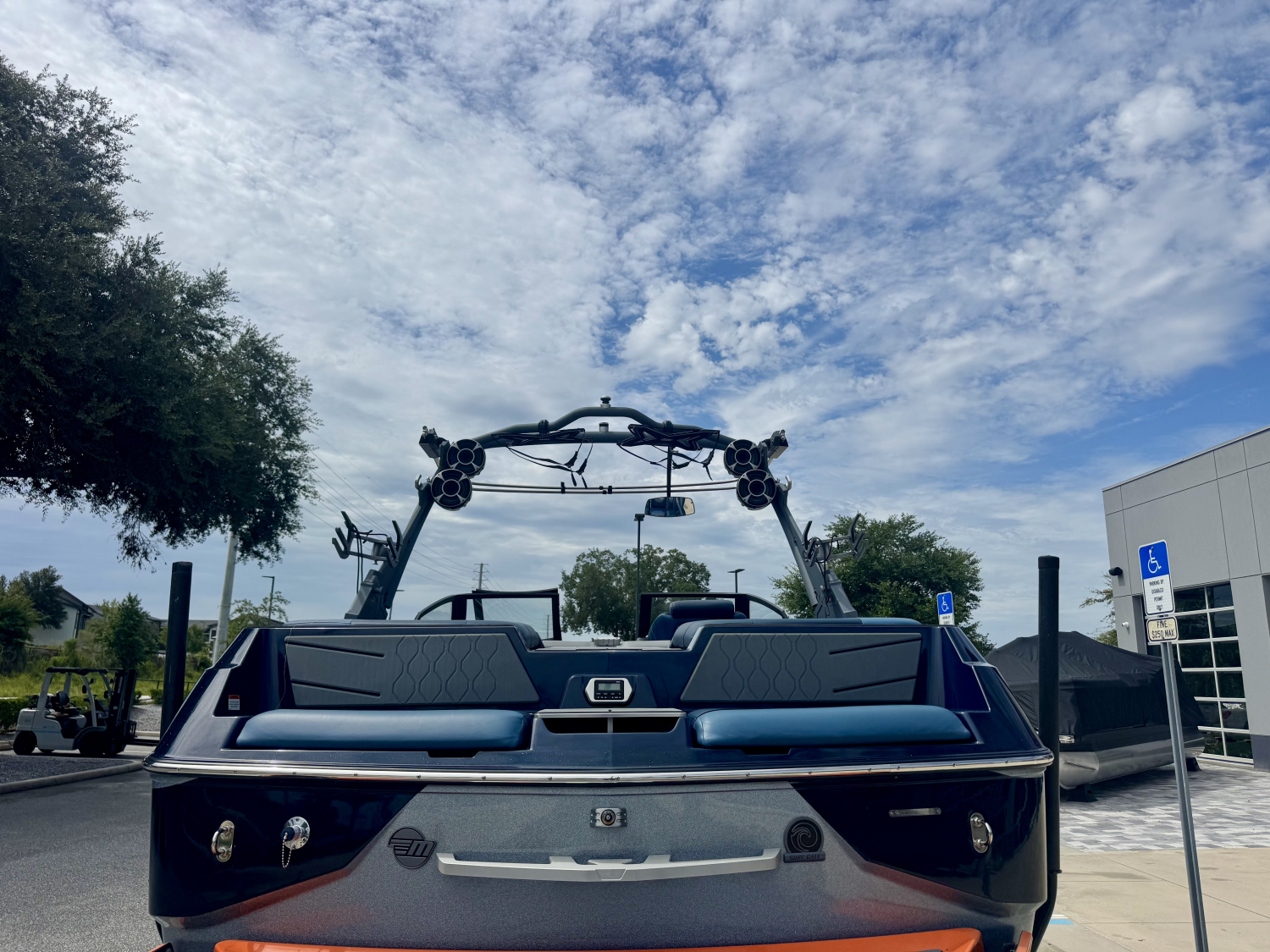 2021 Malibu M220