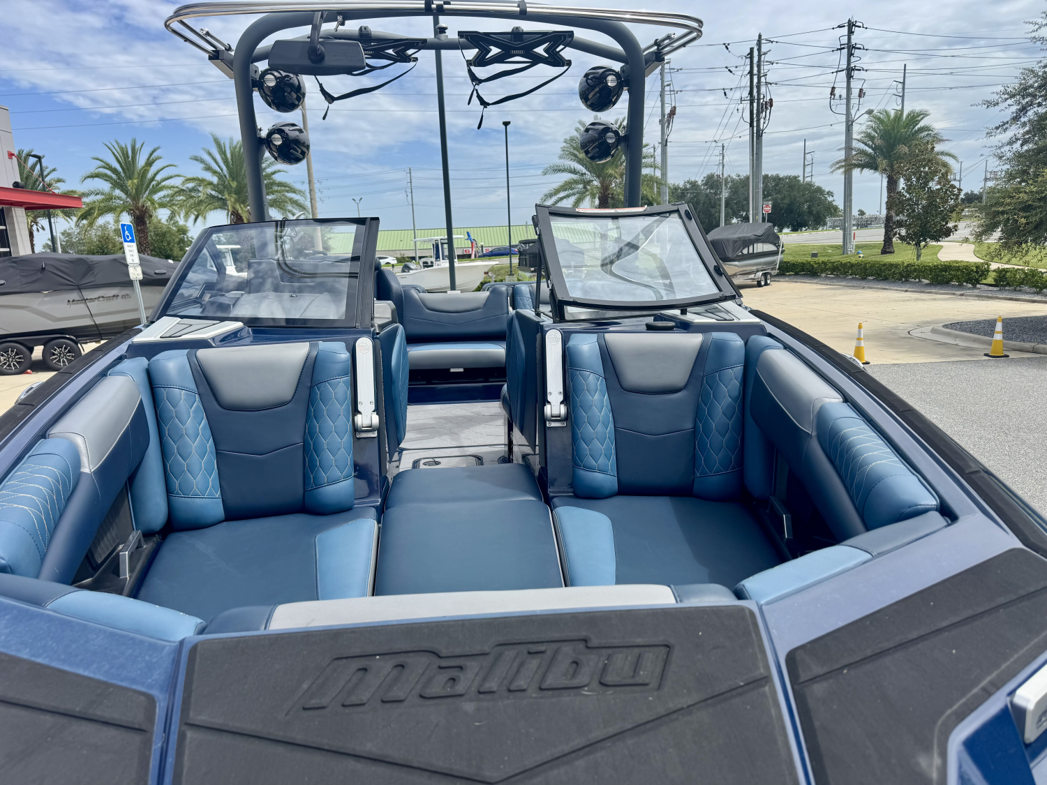 2021 Malibu M220