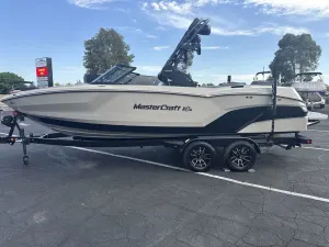 2027 Mastercraft NXT23 Icon