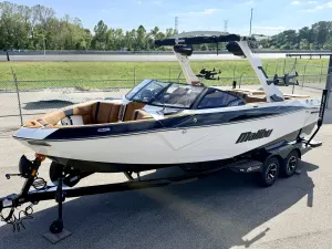2027-malibu-wakesetter-23-lsv-146560-image0.webp