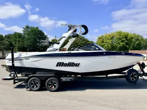 2027-malibu-wakesetter-23-lsv-146560-image1.webp