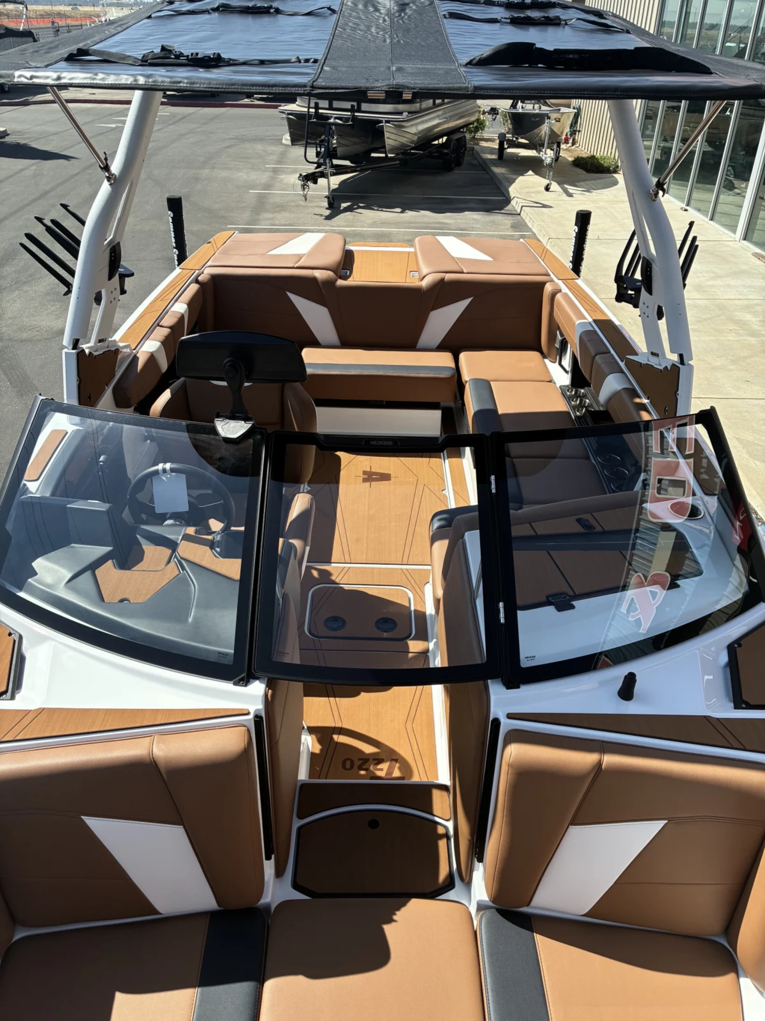 2027 AXIS T220