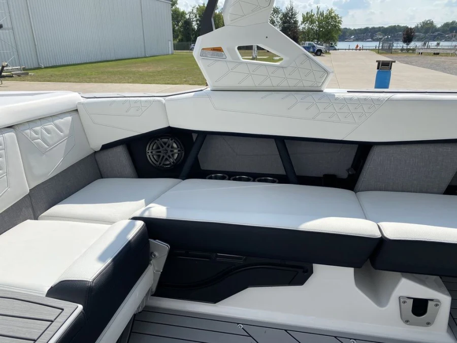 2027-nautique-s23-146583-image20