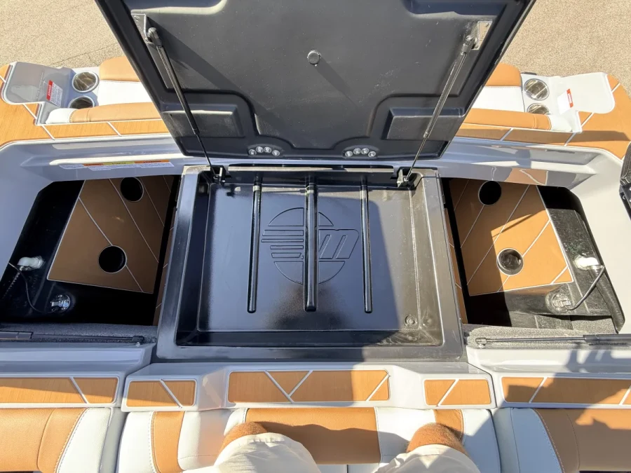 2027-malibu-wakesetter-23-lsv-146604-image14.webp