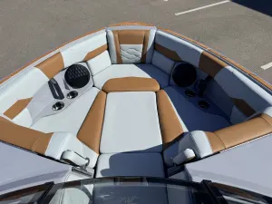 2027-malibu-wakesetter-23-lsv-146604-image3.webp
